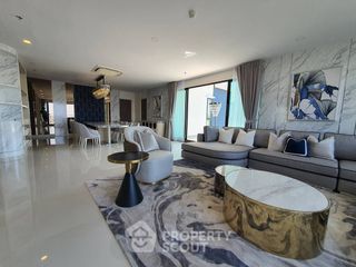 For rent 4 ベッドルーム condo in Khlong San, Bangkok