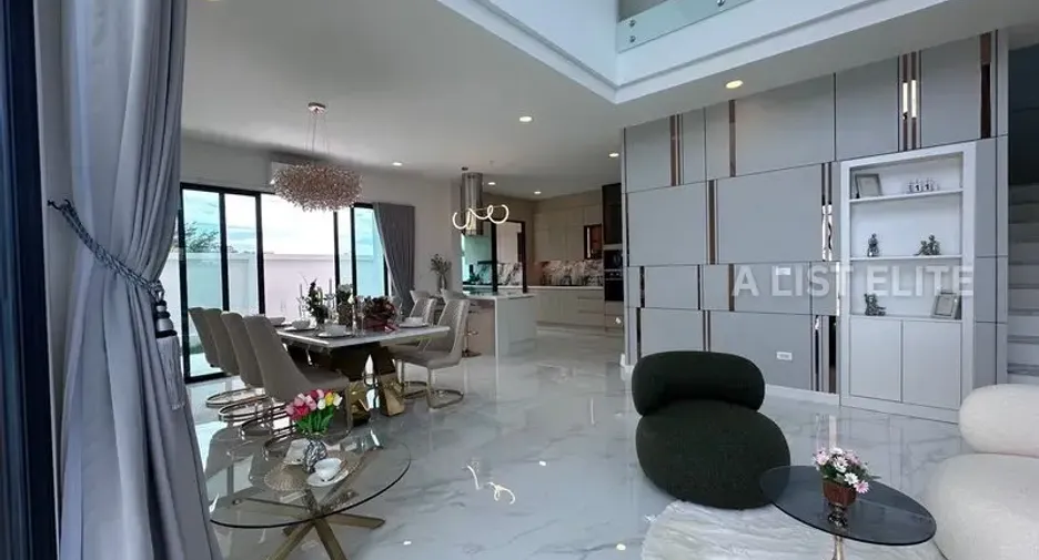 For rent 5 bedrooms house in Bang Lamung, Chonburi