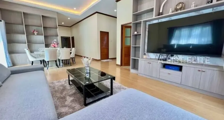 For sale 4 bedrooms house in East Pattaya, Pattaya