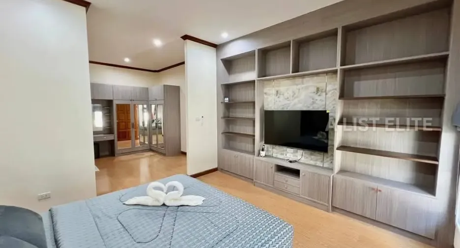 For rent 4 bedrooms house in East Pattaya, Pattaya