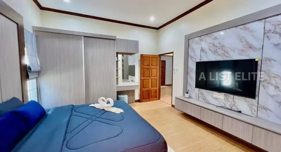 For rent 4 bedrooms house in East Pattaya, Pattaya