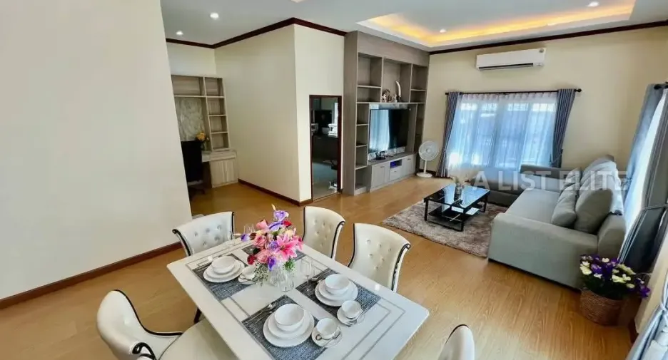 For rent 4 bedrooms house in East Pattaya, Pattaya