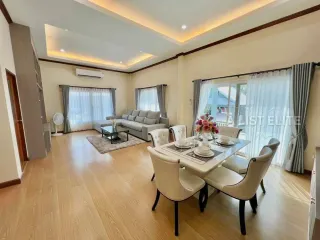 À louer 4 chambres maison à Bang Lamung, Chonburi