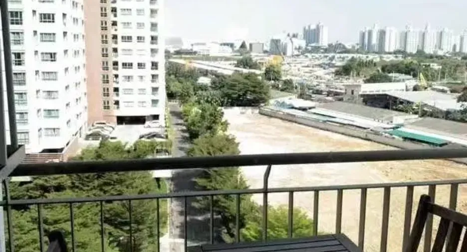 For rent 2 bedrooms condo in Huai Khwang, Bangkok