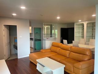 For rent 3 bedrooms condo in Huai Khwang, Bangkok