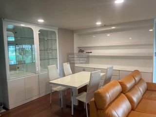For rent 3 bedrooms condo in Huai Khwang, Bangkok