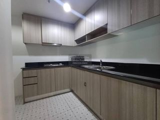 For rent 3 bedrooms condo in Huai Khwang, Bangkok
