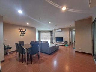 For rent 3 bedrooms condo in Huai Khwang, Bangkok