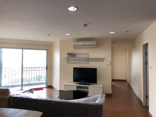 For rent 3 bedrooms condo in Huai Khwang, Bangkok