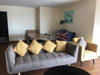 For rent 3 bedrooms condo in Huai Khwang, Bangkok