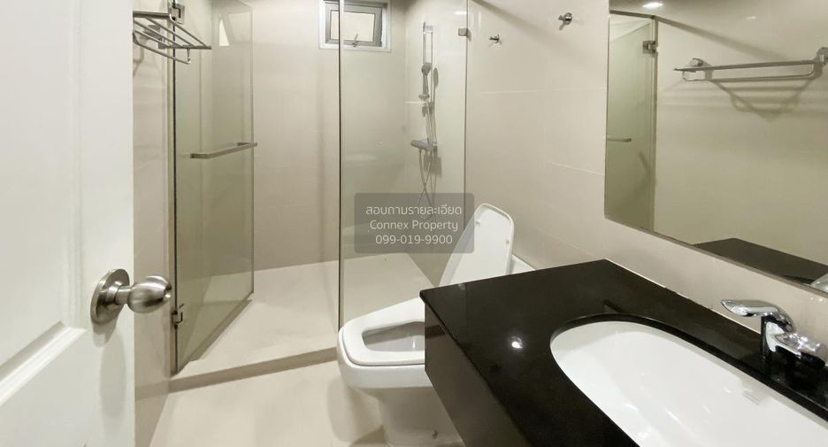 For rent 3 bedrooms condo in Huai Khwang, Bangkok