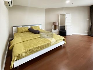 For rent 3 bedrooms condo in Huai Khwang, Bangkok