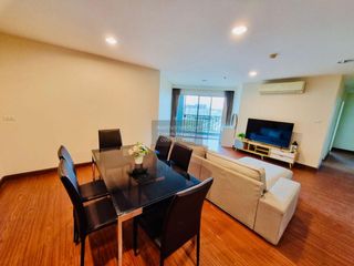 For rent 3 bedrooms condo in Huai Khwang, Bangkok