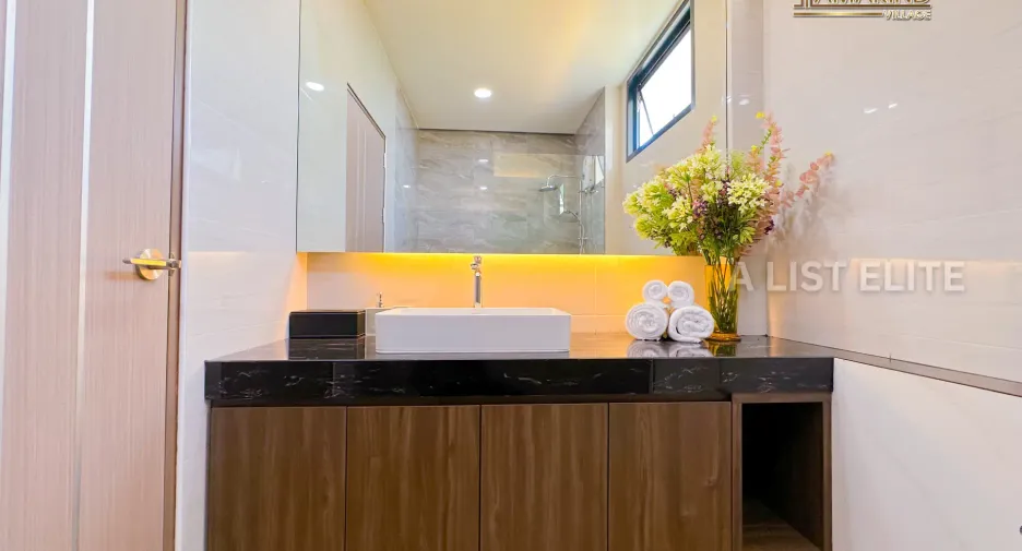 Haus zum Kauf mit 4 Zimmer in Bang Lamung, Chonburi