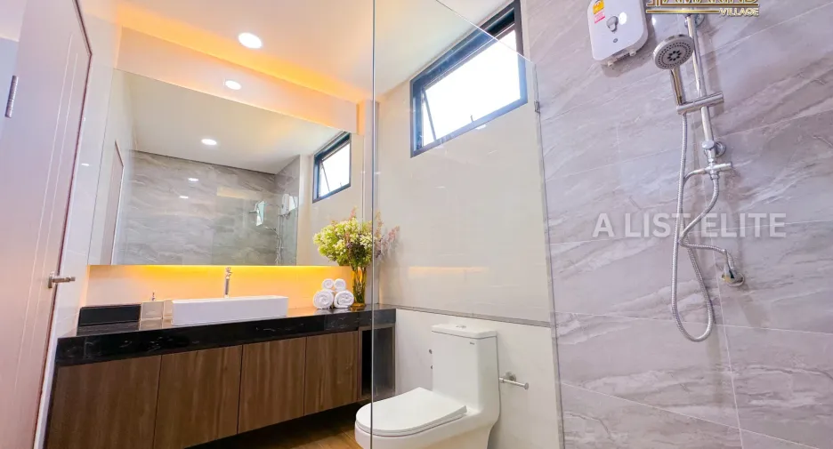 Haus zum Kauf mit 4 Zimmer in Bang Lamung, Chonburi