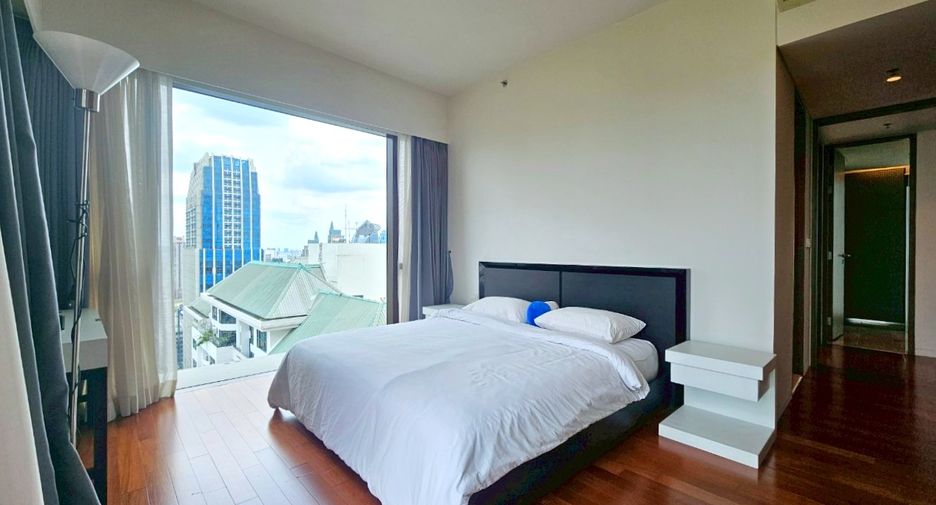 For rent 2 bedrooms condo in Pathum Wan, Bangkok