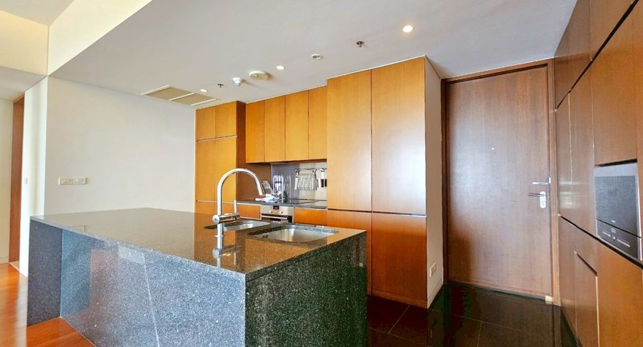For rent 2 bedrooms condo in Pathum Wan, Bangkok