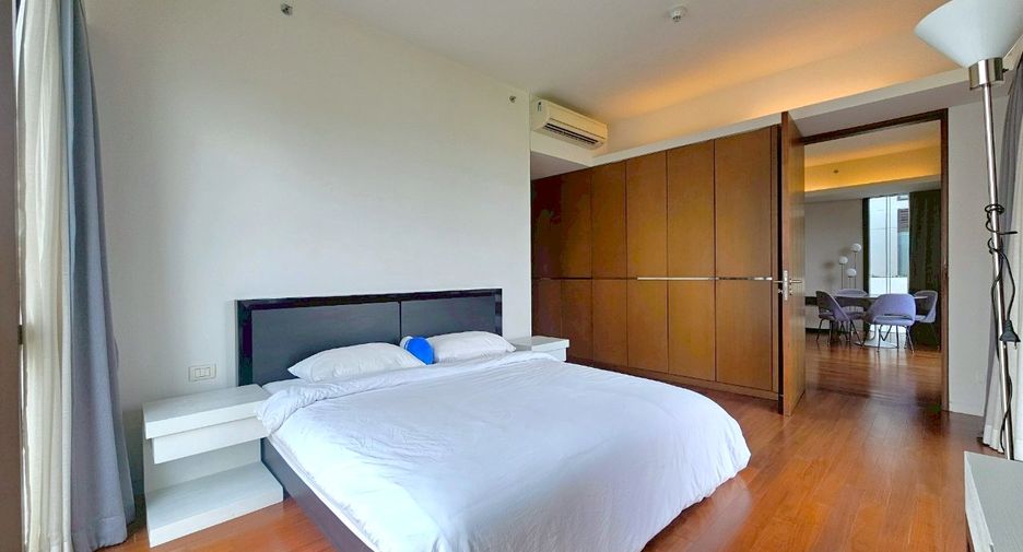 For rent 2 bedrooms condo in Pathum Wan, Bangkok