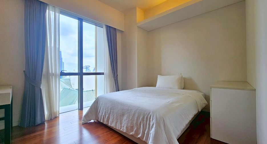 For rent 2 bedrooms condo in Pathum Wan, Bangkok