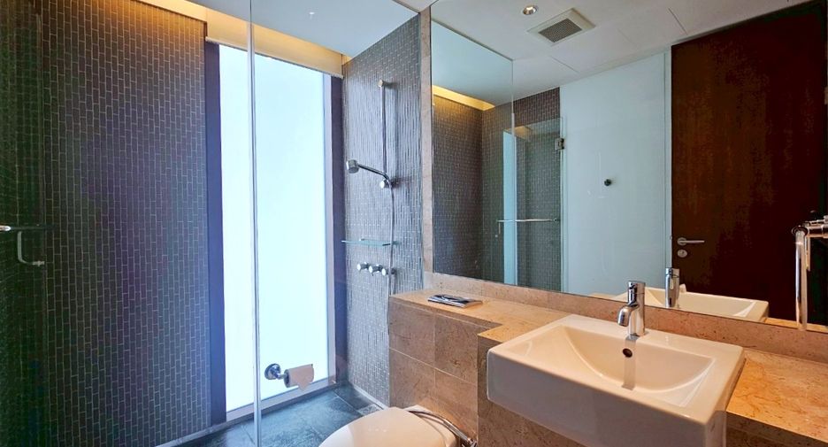For rent 2 bedrooms condo in Pathum Wan, Bangkok