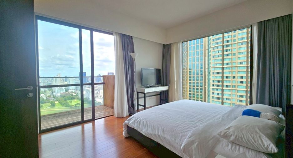 For rent 2 bedrooms condo in Pathum Wan, Bangkok