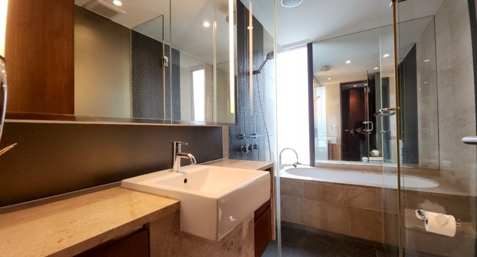For rent 2 bedrooms condo in Pathum Wan, Bangkok