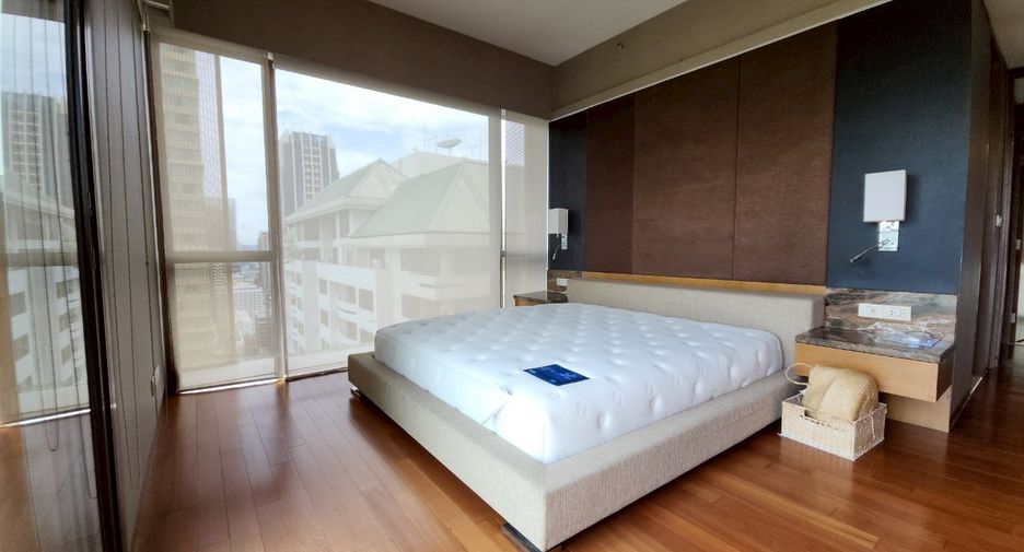 For rent 2 bedrooms condo in Pathum Wan, Bangkok