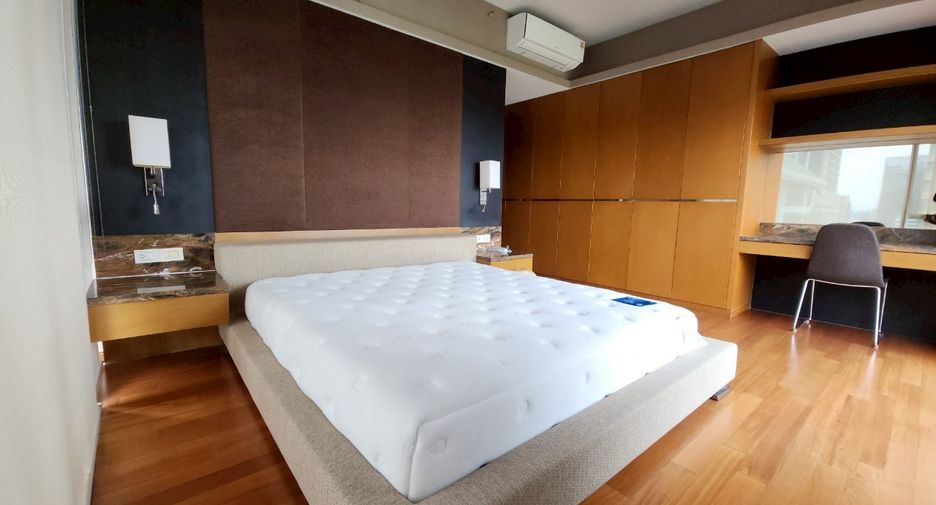 For rent 2 bedrooms condo in Pathum Wan, Bangkok