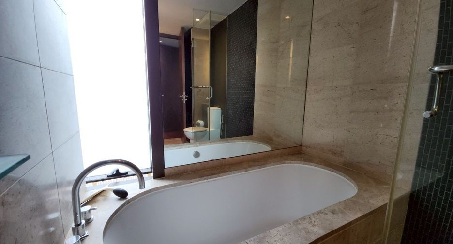 For rent 2 bedrooms condo in Pathum Wan, Bangkok