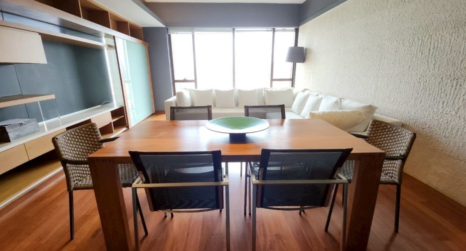 For rent 2 bedrooms condo in Pathum Wan, Bangkok