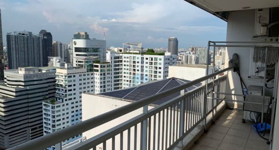 For rent 3 bedrooms condo in Watthana, Bangkok