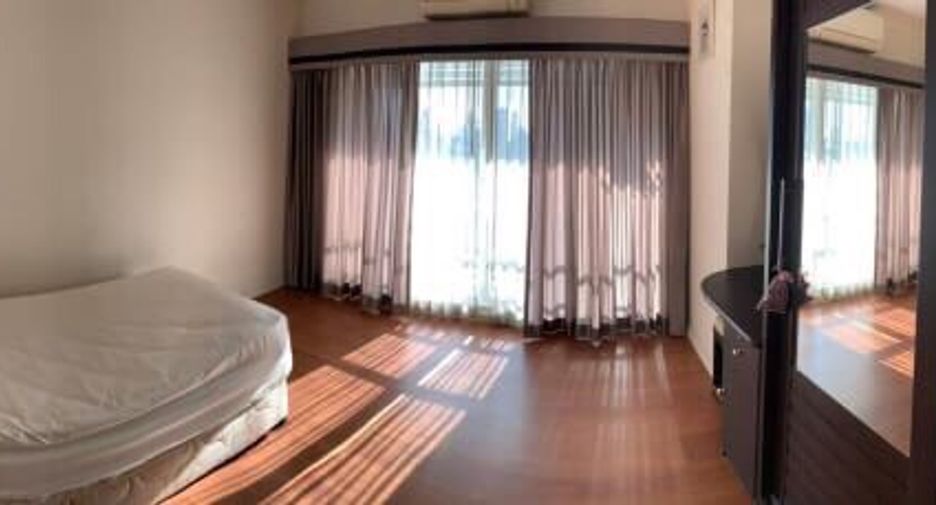 For rent 3 bedrooms condo in Watthana, Bangkok