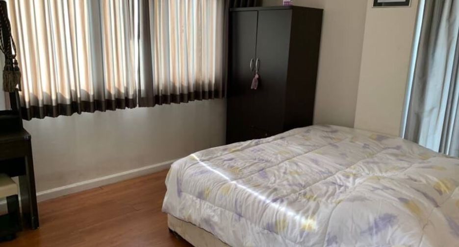 For rent 3 bedrooms condo in Watthana, Bangkok