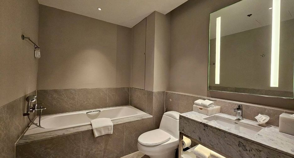 For rent 2 ベッドルーム condo in Phra Khanong, Bangkok
