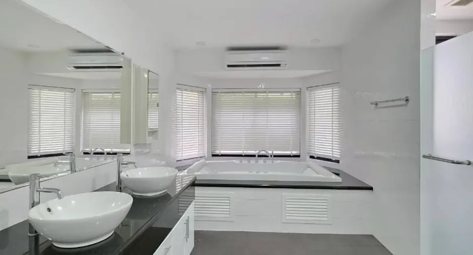 For sale 4 bedrooms villa in East Pattaya, Pattaya
