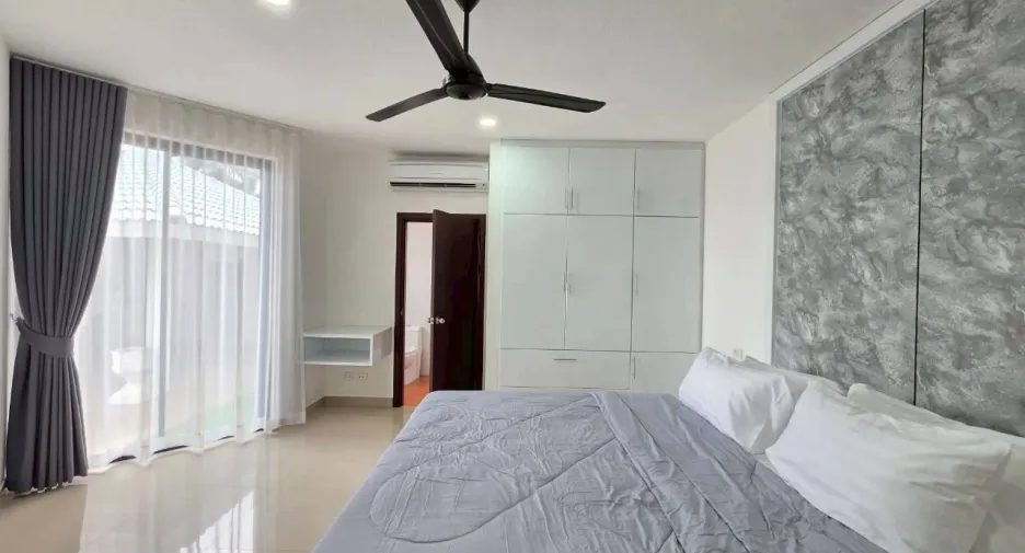 For sale 4 bedrooms villa in East Pattaya, Pattaya