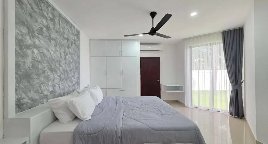 For sale 4 bedrooms villa in East Pattaya, Pattaya