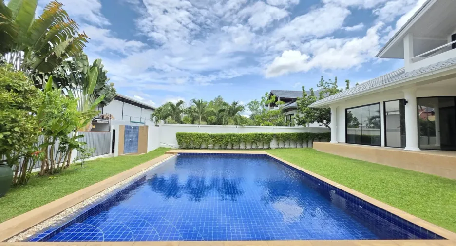 For sale 4 bedrooms villa in East Pattaya, Pattaya