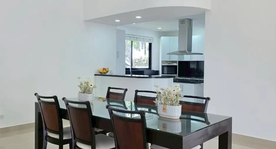 For sale 4 bedrooms villa in East Pattaya, Pattaya
