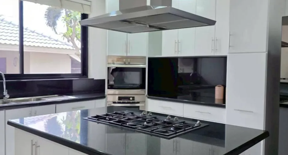 For sale 4 bedrooms villa in East Pattaya, Pattaya