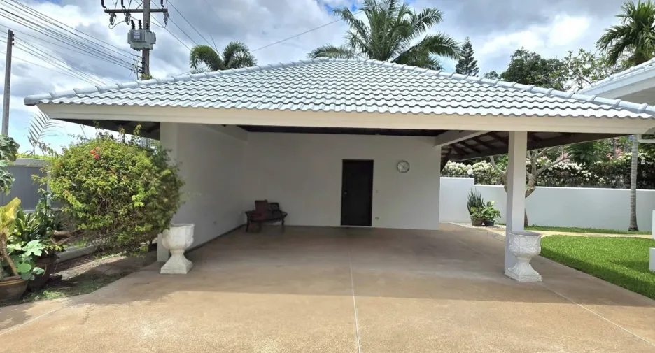 For sale 4 bedrooms villa in East Pattaya, Pattaya