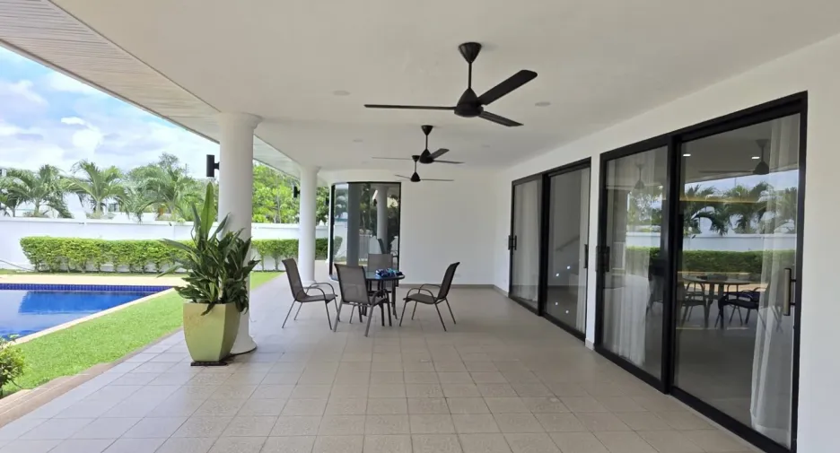 For sale 4 bedrooms villa in East Pattaya, Pattaya