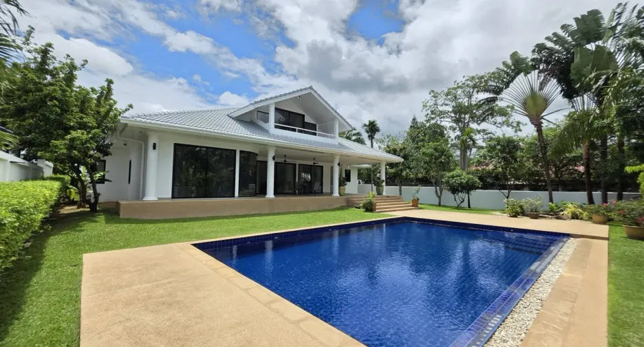 For sale 4 bedrooms villa in East Pattaya, Pattaya