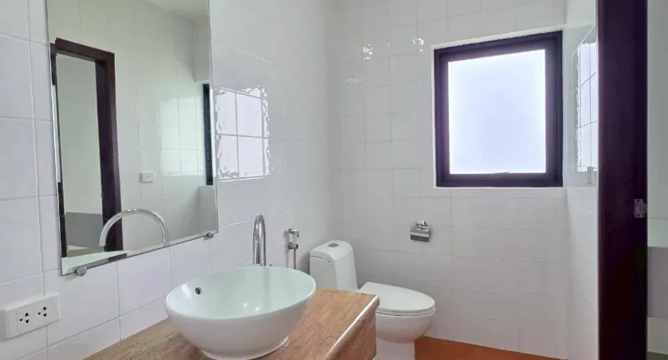 For sale 4 bedrooms villa in East Pattaya, Pattaya