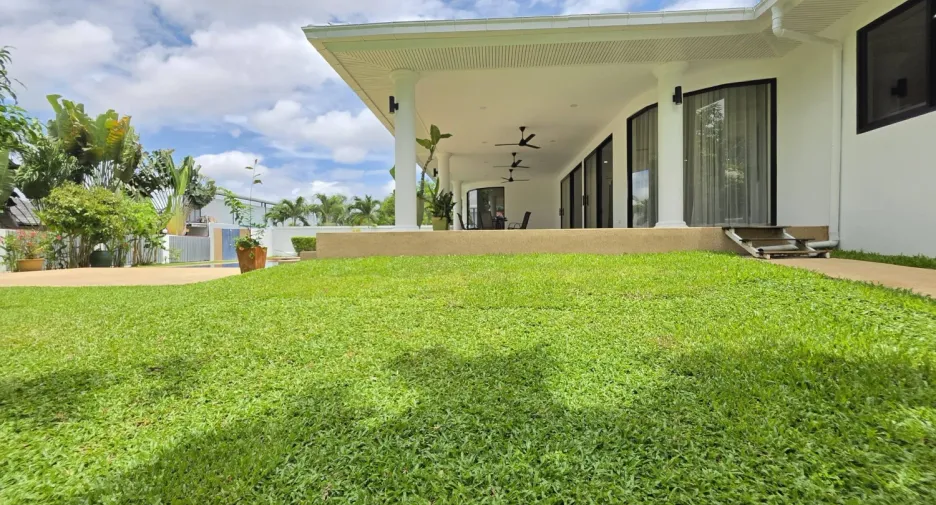 For sale 4 bedrooms villa in East Pattaya, Pattaya