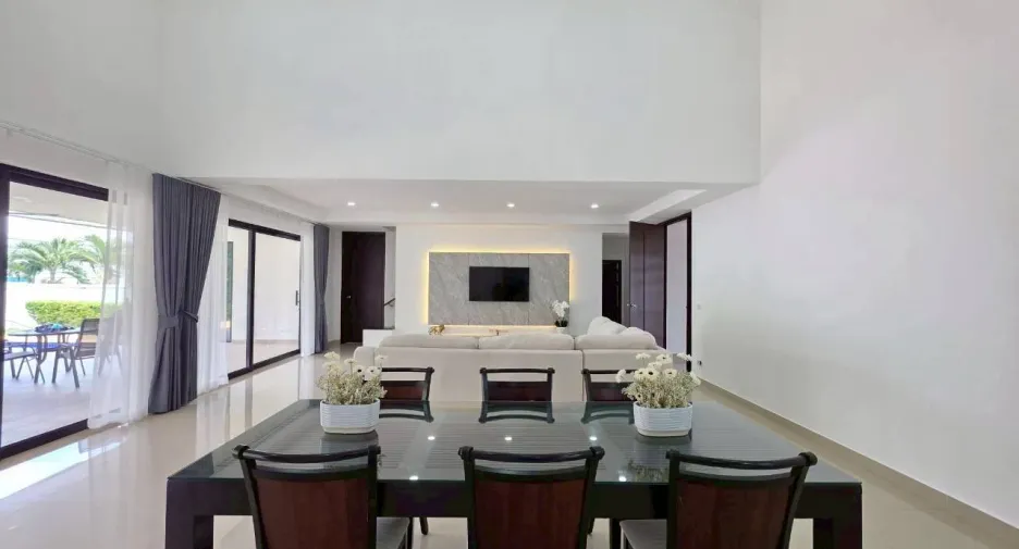 For sale 4 bedrooms villa in East Pattaya, Pattaya