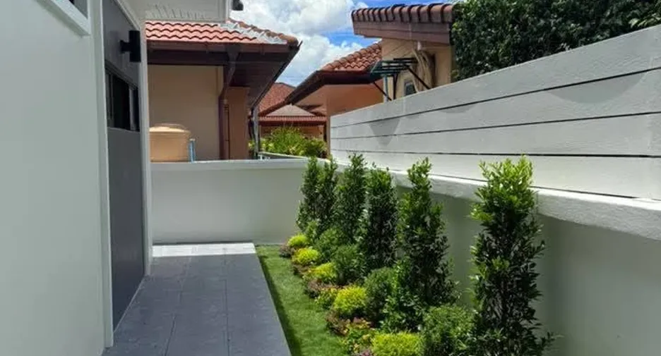 For sale 3 bedrooms villa in Bang Lamung, Chonburi