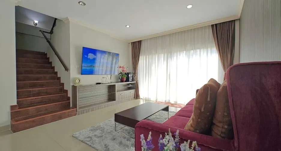 For rent 4 bedrooms villa in Huay Yai, Pattaya