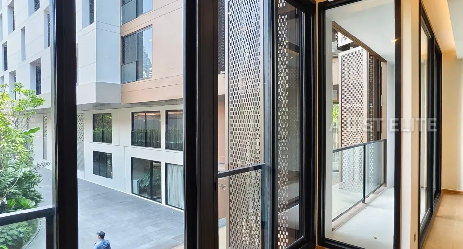 For sale 3 bedrooms condo in Khlong Toei, Bangkok