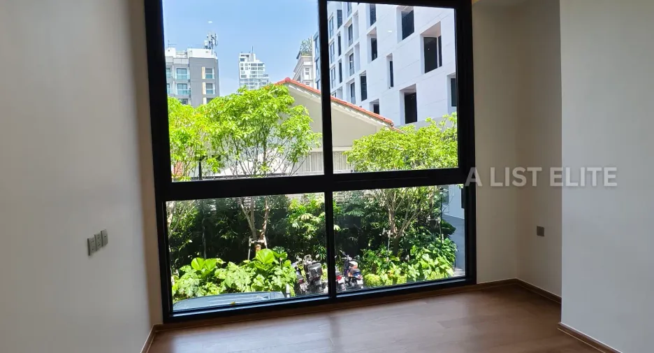 For sale 3 bedrooms condo in Khlong Toei, Bangkok